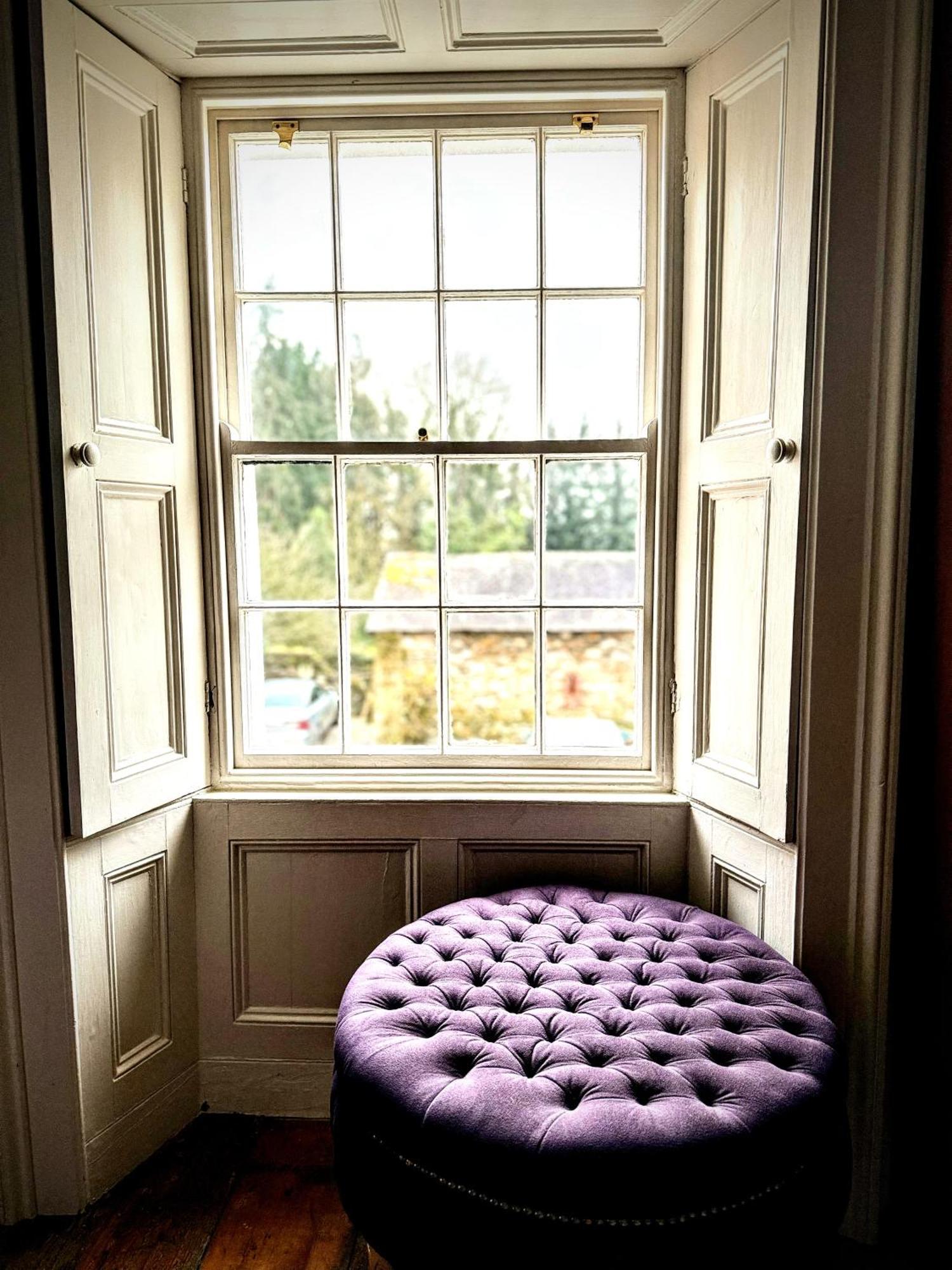 Clone Country House Aughrim Bagian luar foto The window of the room where the body of Mary Shelley was discovered