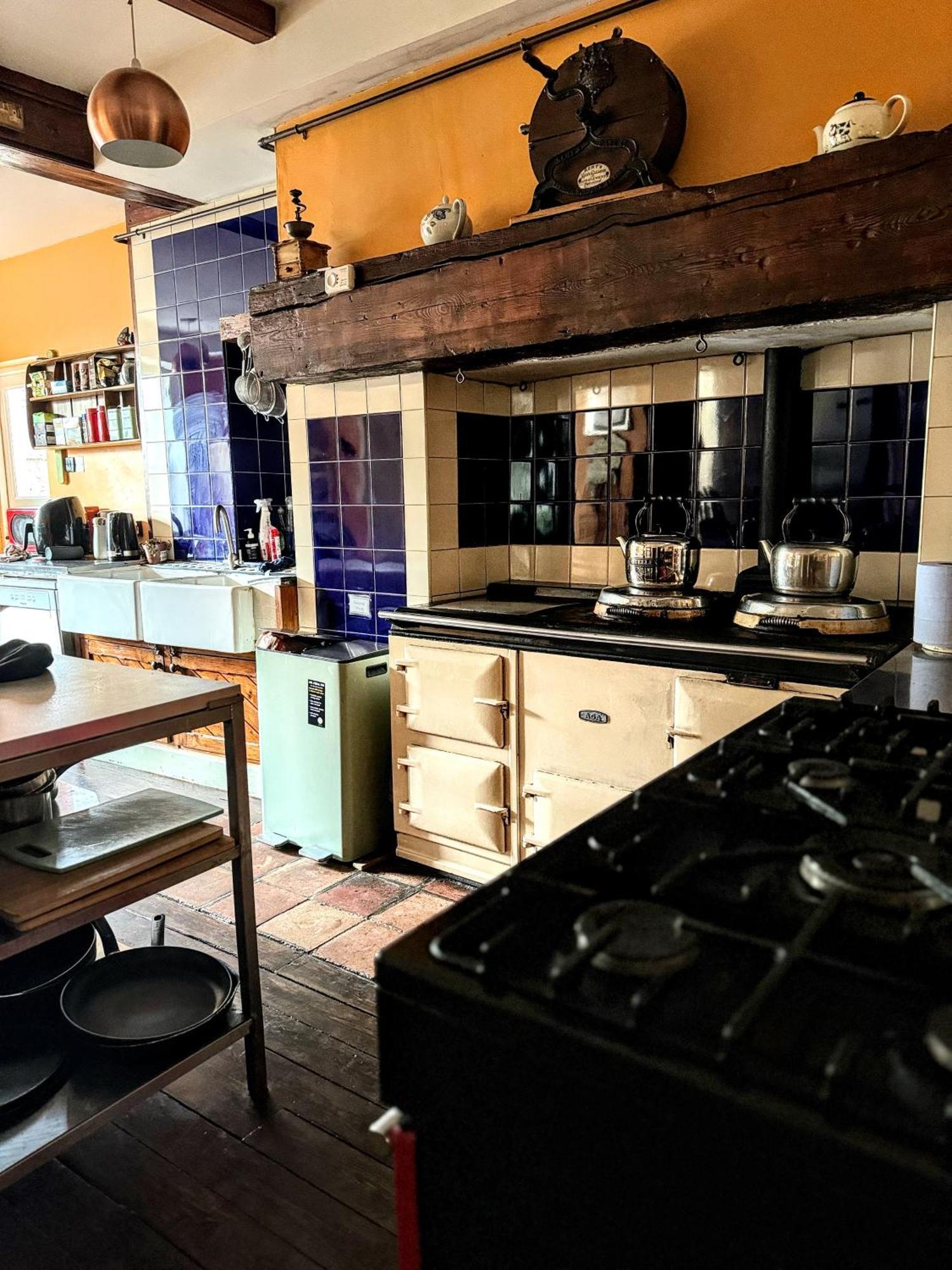 Clone Country House Aughrim Bagian luar foto The kitchen at The Old Post Office
