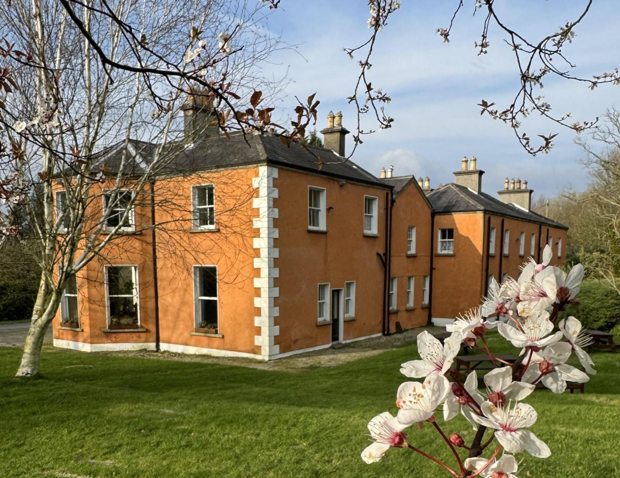 Clone Country House Aughrim Bagian luar foto The former workhouse in 2017