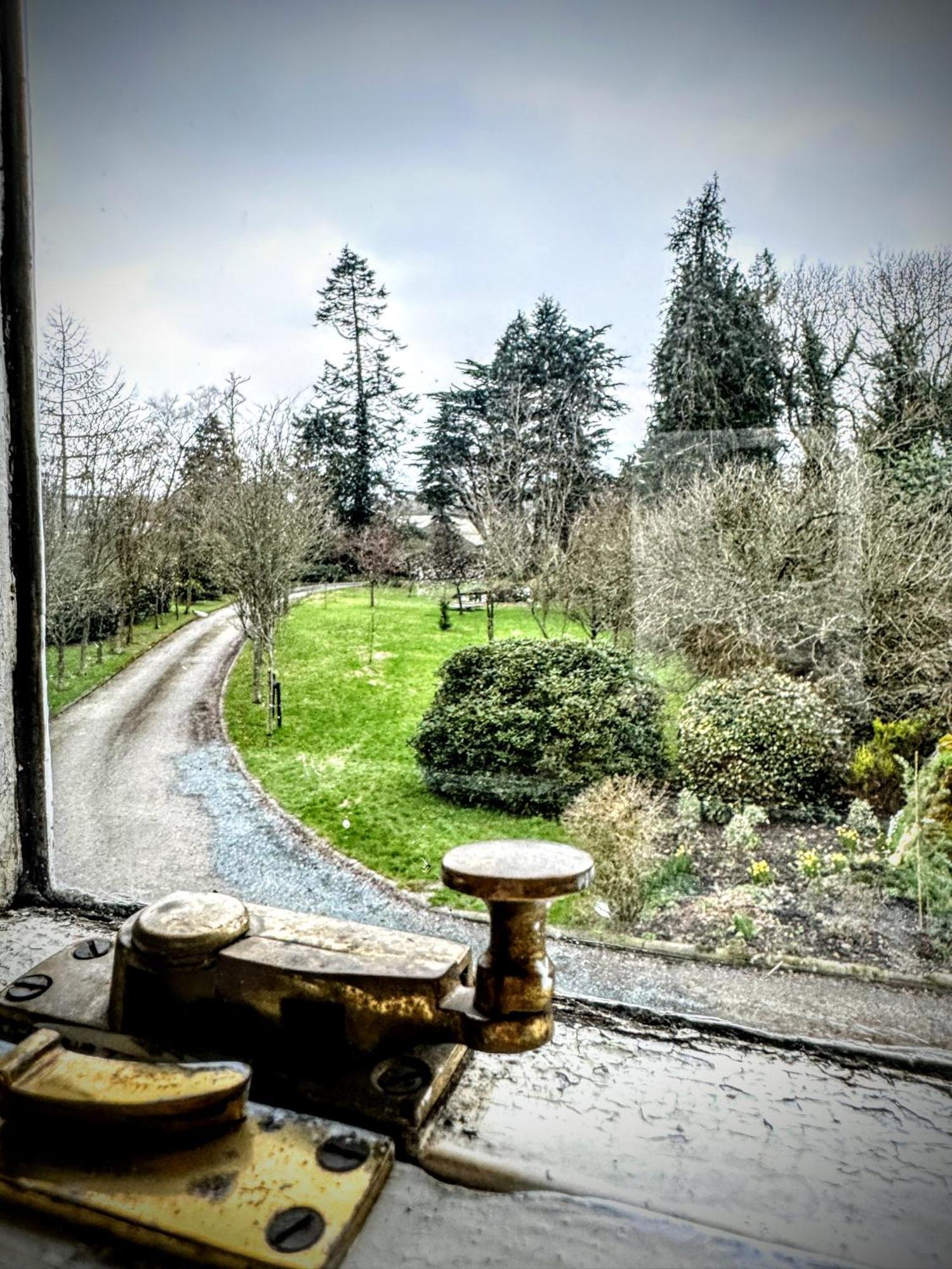 Clone Country House Aughrim Bagian luar foto The entrance to the garden